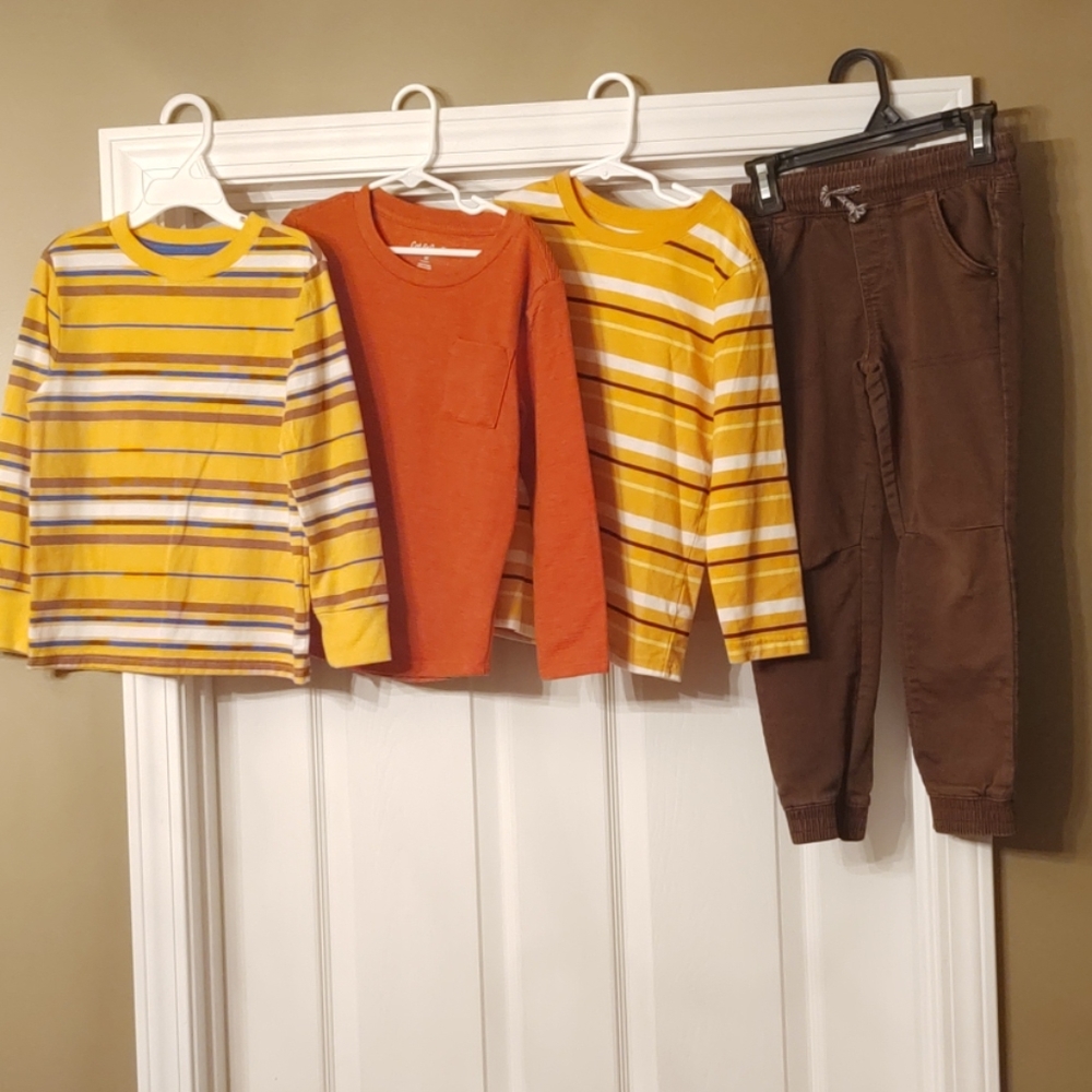 Set of 3 long sleeve t-shirts and matching pants